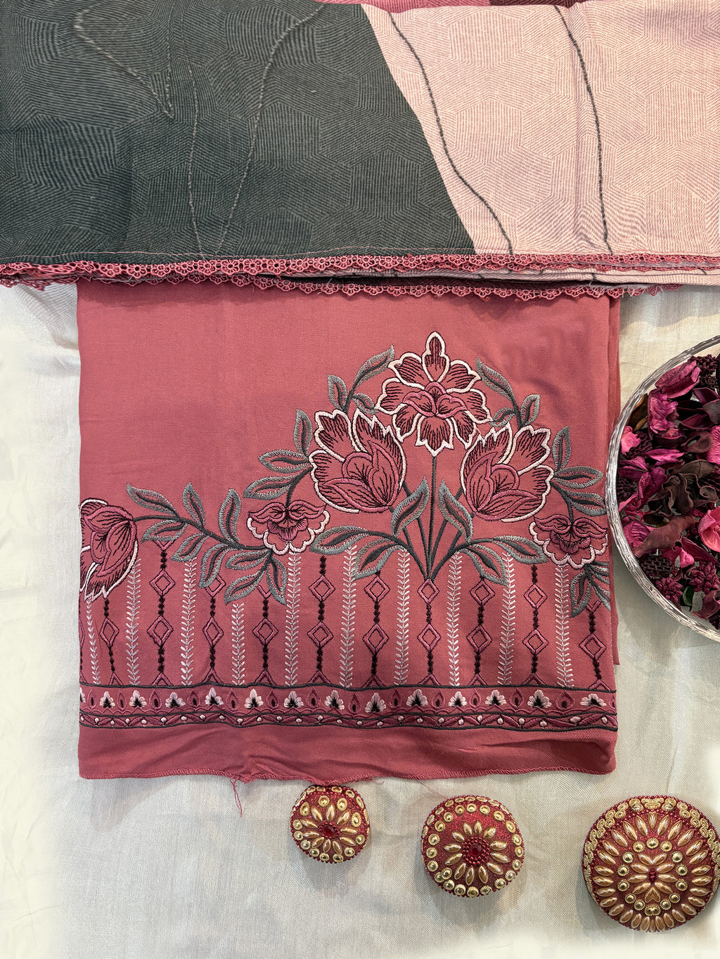 Pashmina Fabric 3 colors Unstitched Suit Set